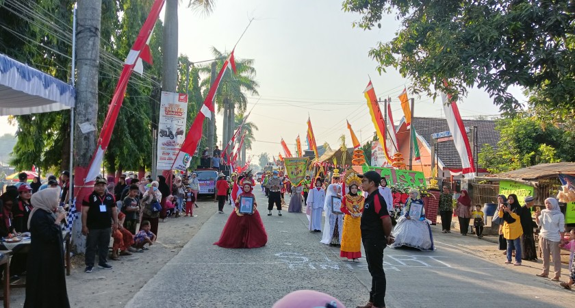 GRUB DRUMBAND PESONA NADA MENJADI TAMU UNDANGAN KARNAVAL JOGOROTO